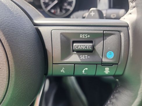 New 2025 Nissan Pathfinder SV w/ Black Appearance Package image 18