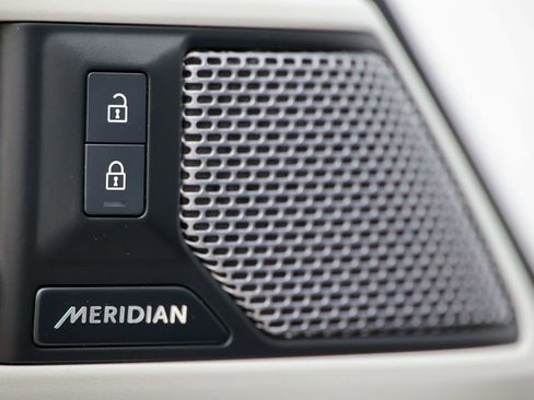Used 2024 Land Rover Defender 110 S AWD/4WD image 7