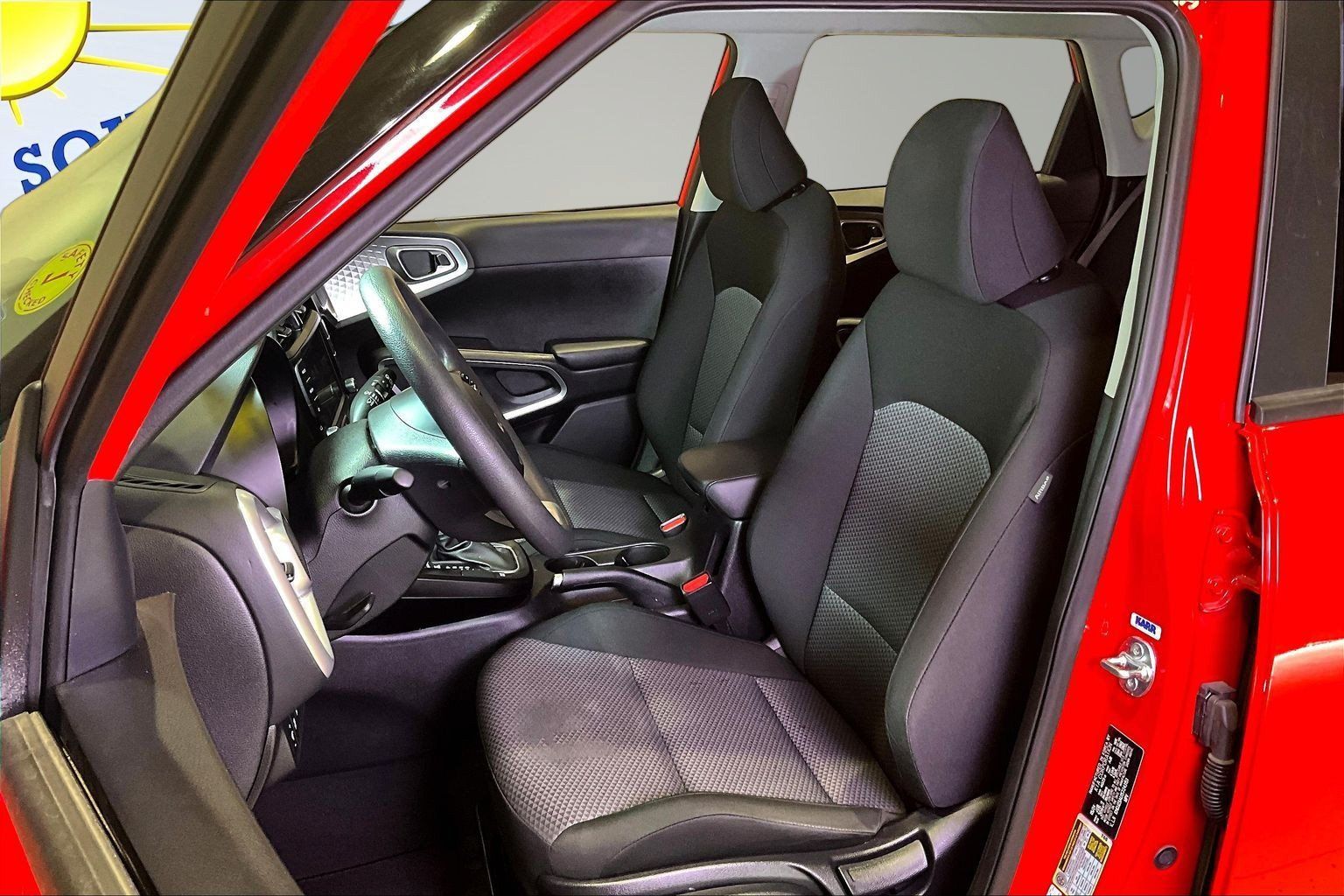 Used 2025 Kia Soul LX w/ LX Technology Package FWD image 21