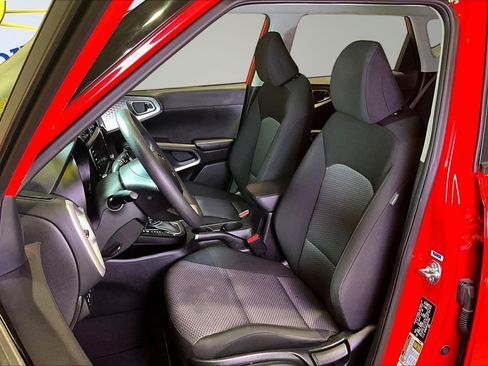 Used 2025 Kia Soul LX w/ LX Technology Package FWD image 21