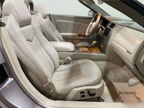 Used 2005 Cadillac XLR RWD image 64