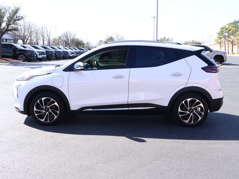 Used 2023 Chevrolet Bolt EUV Premier w/ Sun & Sound Package image 32