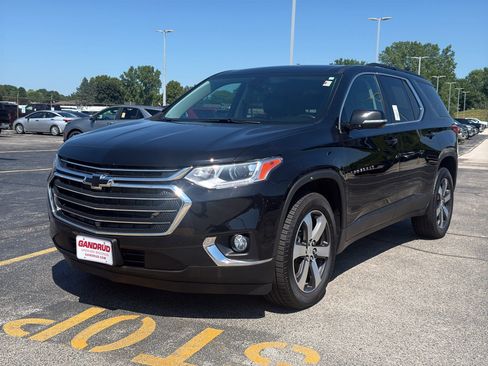 Used 2020 Chevrolet Traverse LT w/ LT Premium Package AWD/4WD image 2