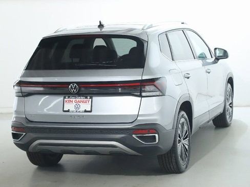 Used 2025 Volkswagen Taos SE image 47