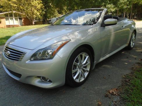 Used 2013 INFINITI G37 Convertible w/ Premium Pkg RWD image 1