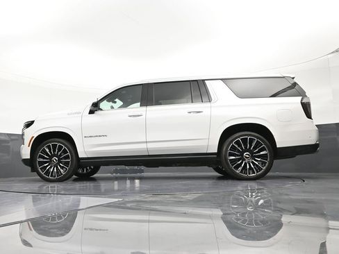 Used 2025 Chevrolet Suburban High Country AWD/4WD image 20