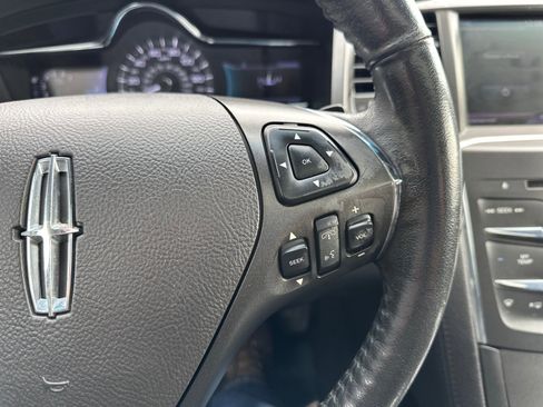 Used 2013 Lincoln MKS image 24