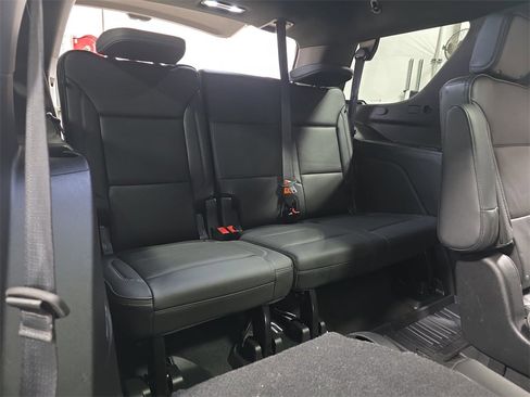 Used 2021 GMC Yukon Denali w/ Denali Premium Package image 12