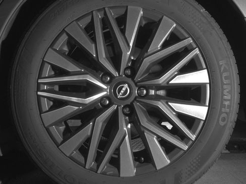 Used 2025 Nissan Altima 2.5 SV image 14