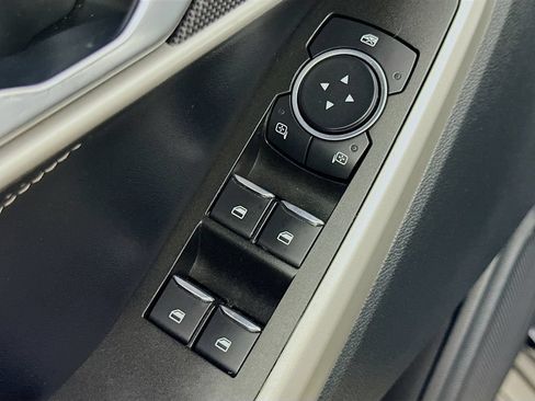 Used 2022 Ford Explorer XLT w/ Equipment Group 202A AWD/4WD image 21