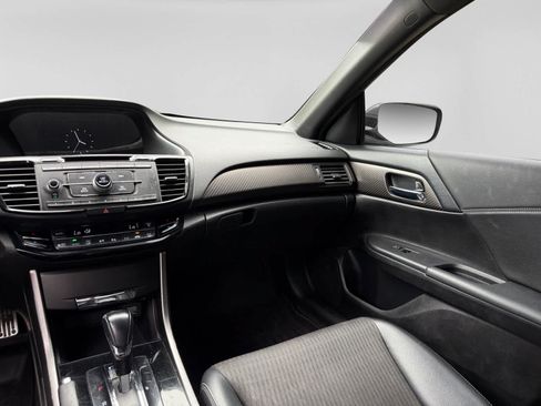 Used 2017 Honda Accord Sport image 19