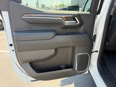 Used 2024 Chevrolet Silverado 1500 LT image 16