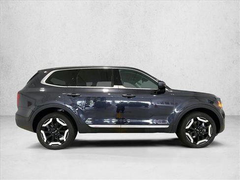 Used 2025 Kia Telluride S FWD image 5