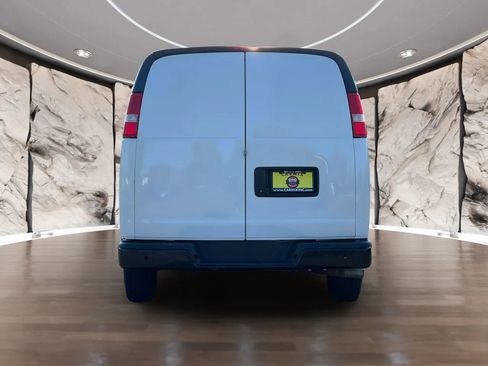 Used 2022 Chevrolet Express 2500 w/ Driver Convenience Package image 6
