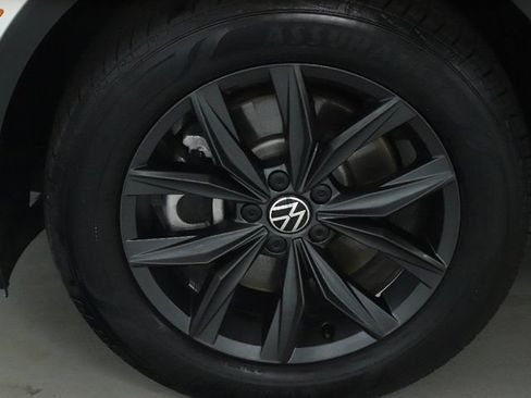 Certified 2024 Volkswagen Tiguan SE AWD/4WD image 40