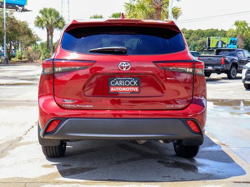 Used 2023 Toyota Highlander XLE AWD/4WD image 24