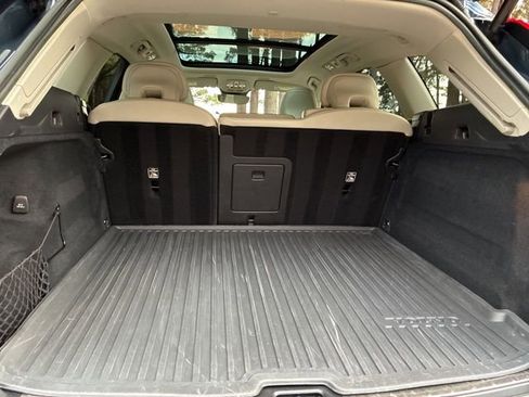 Used 2023 Volvo XC60 B6 Ultimate w/ Protection Package Premier image 18