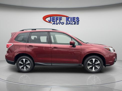 Used 2017 Subaru Forester 2.5i Premium w/ All-Weather Package AWD/4WD image 4