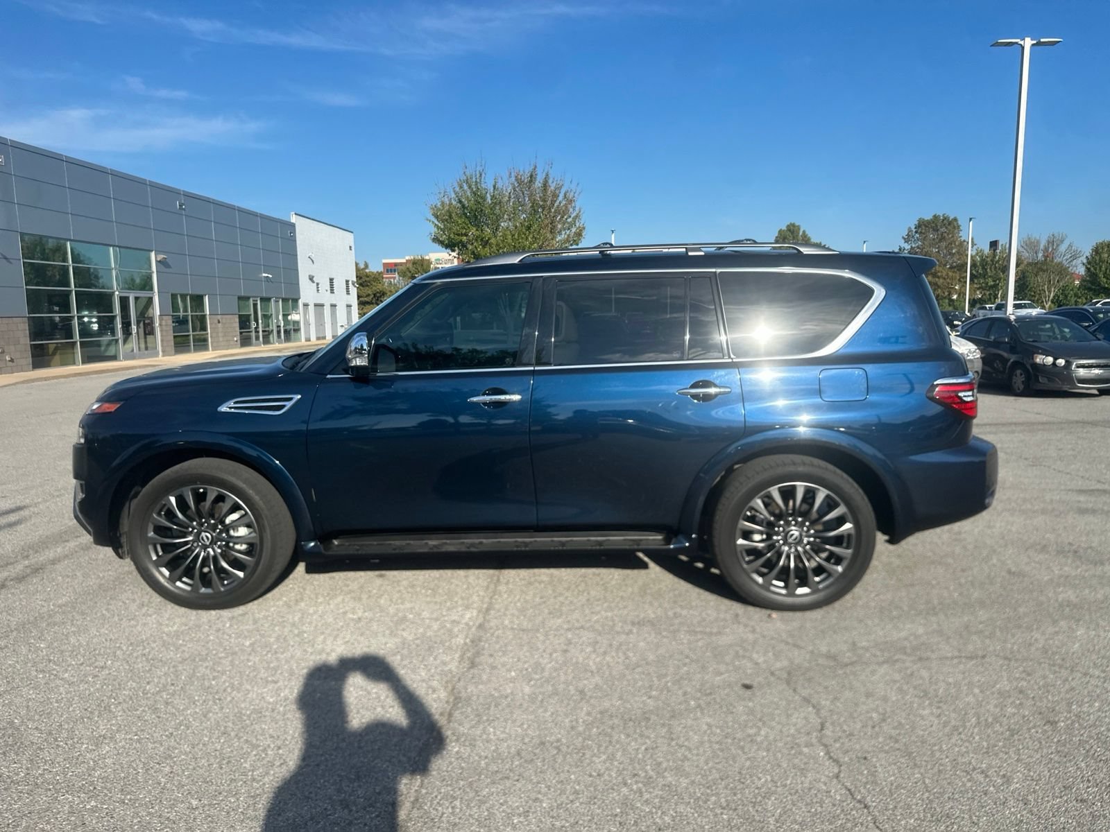 Used 2024 Nissan Armada Platinum w/ Captain's Chairs Package AWD/4WD image 8