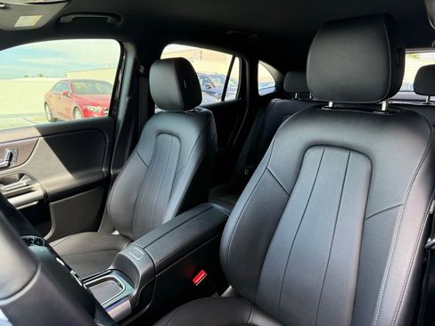 Used 2025 Mercedes-Benz GLA 250 image 12