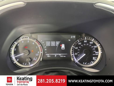 Used 2025 Toyota Highlander XLE image 25