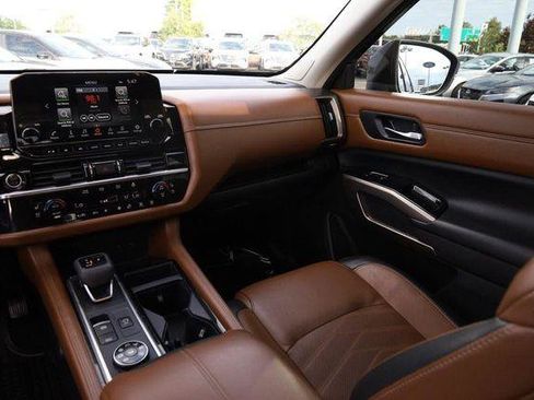 Used 2023 Nissan Pathfinder Platinum w/ Lighting Package (N92) AWD/4WD image 29