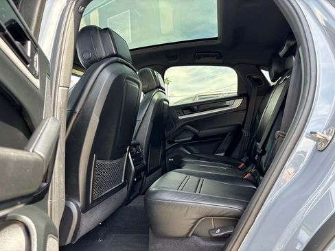 Used 2024 Porsche Cayenne Coupe image 10