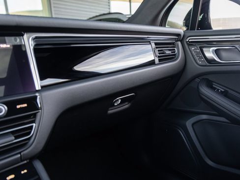Certified 2026 Porsche Macan AWD/4WD image 29