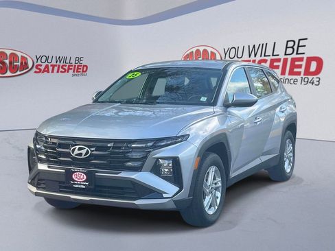 Certified 2025 Hyundai Tucson SE AWD/4WD image 3