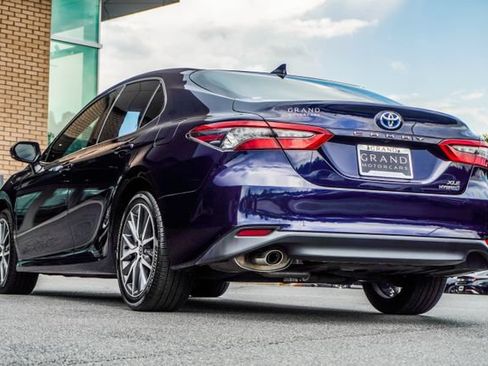 Used 2022 Toyota Camry XLE FWD image 11