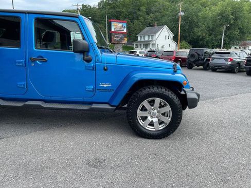 Used 2015 Jeep Wrangler Unlimited Sahara w/ Connectivity Group AWD/4WD image 10