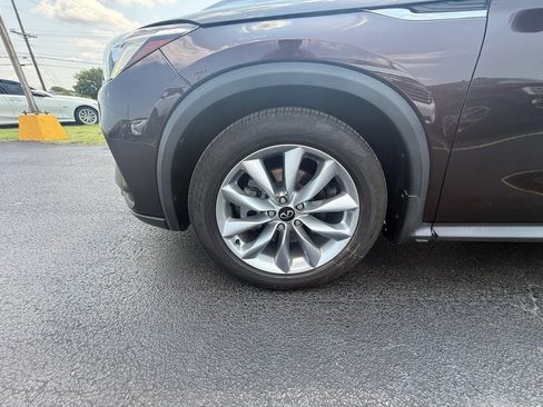 Used 2020 INFINITI QX50 Luxe w/ Navigation Package FWD image 11