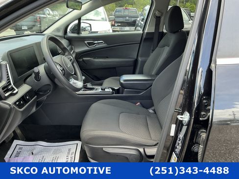 Used 2023 Kia Sportage LX FWD image 11