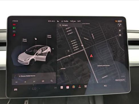 Used 2021 Tesla Model 3 Performance image 24