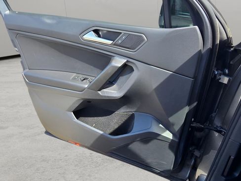 Used 2021 Volkswagen Tiguan SE w/ Panoramic Sunroof Package image 13