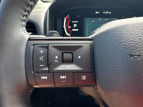 Used 2025 Nissan Rogue Platinum w/ Platinum Premium Package FWD image 8