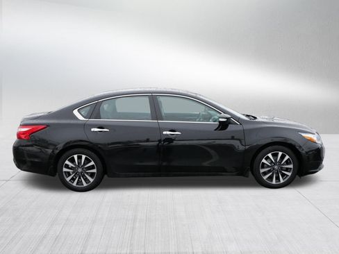 Used 2017 Nissan Altima 2.5 SV w/ Convenience Package image 8