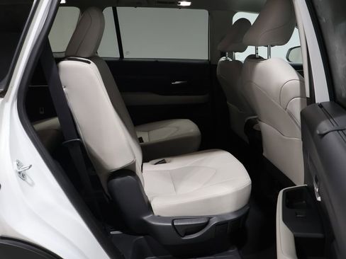 Certified 2024 Toyota Grand Highlander XLE image 22