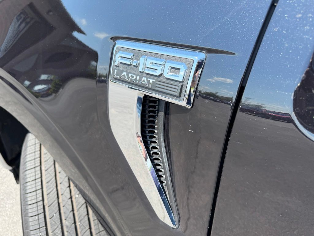 Used 2021 Ford F150 Lariat w/ FX4 Off-Road Package AWD/4WD image 11