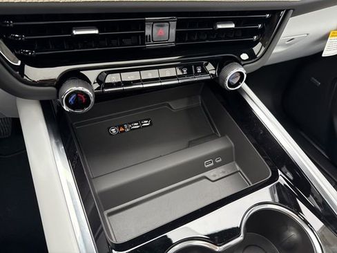 New 2026 Chevrolet Suburban Premier image 30