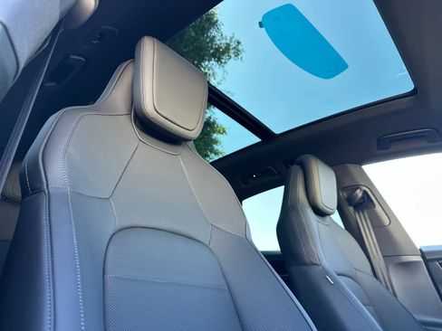 New 2026 Porsche Macan Electric RWD image 18
