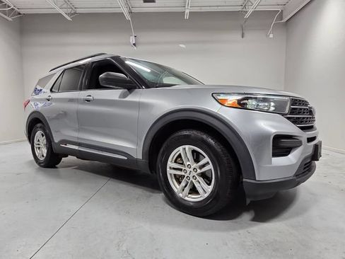 Used 2020 Ford Explorer XLT RWD image 1