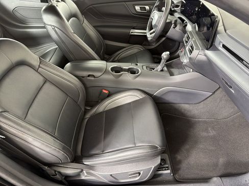 Used 2025 Ford Mustang Premium image 11