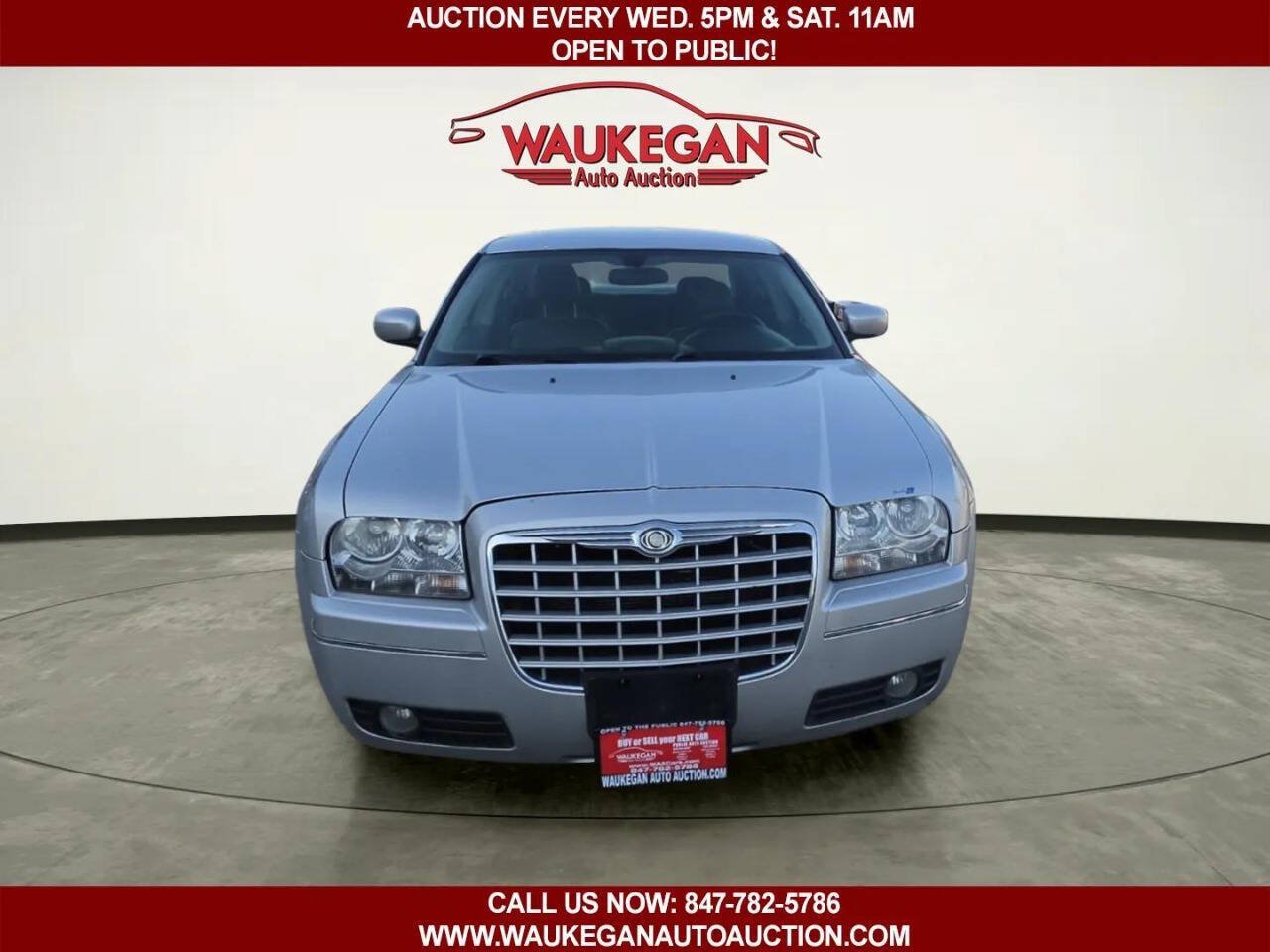 Used 2005 Chrysler 300 Touring RWD image 2