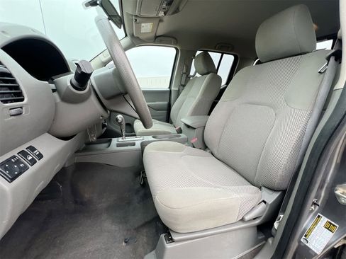 Used 2018 Nissan Frontier SV image 16