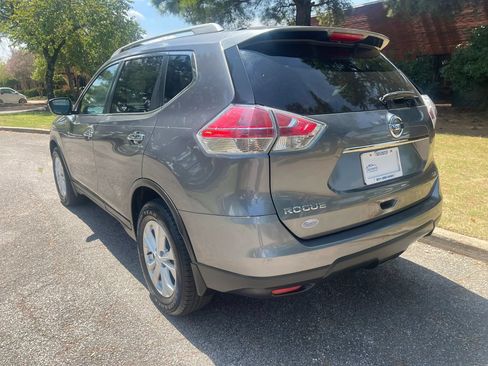 Used 2016 Nissan Rogue SV w/ SV Moonroof Package FWD image 3