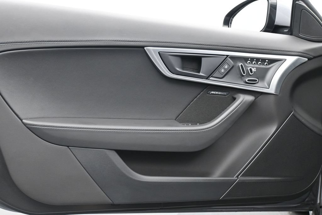 Used 2024 Jaguar F-TYPE R-Dynamic RWD image 9
