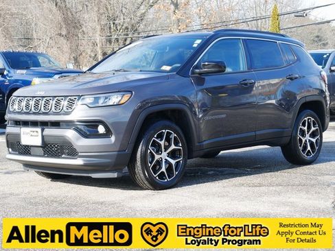 Used 2024 Jeep Compass Limited image 1