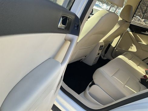 Used 2017 Volkswagen Tiguan S image 13