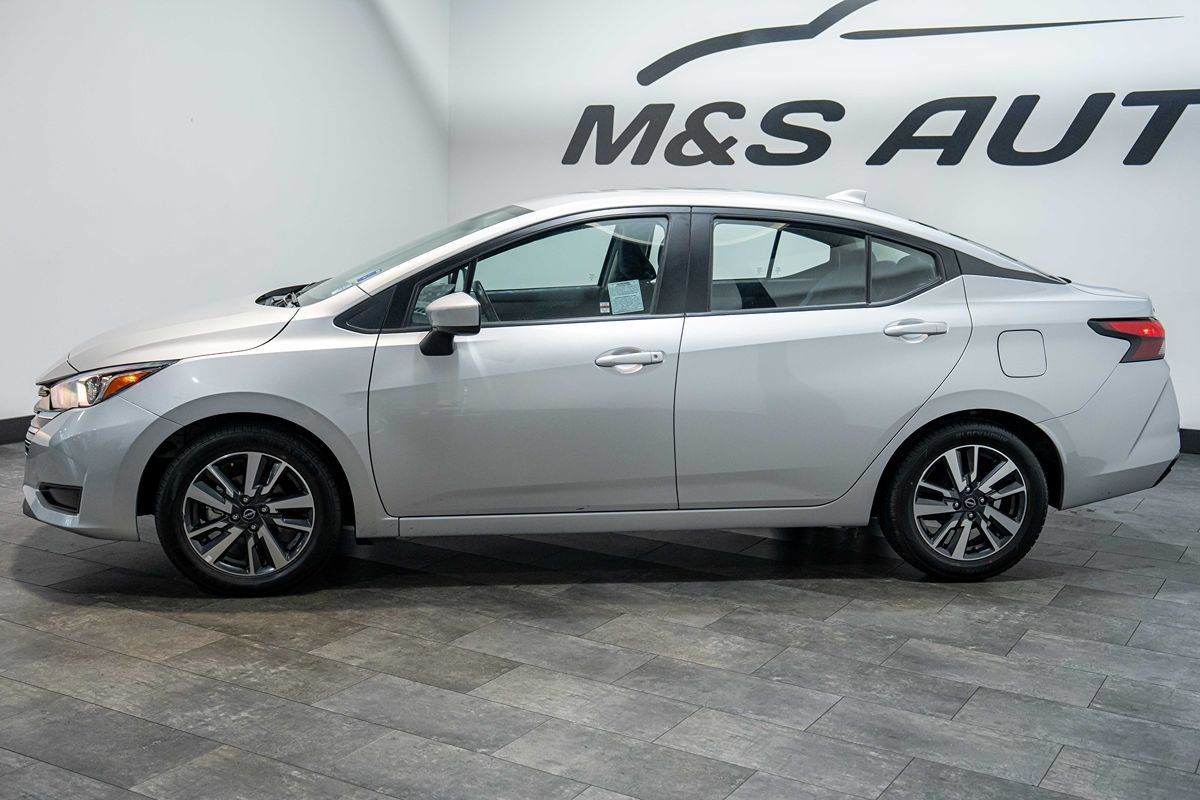 Used 2024 Nissan Versa SV FWD image 3